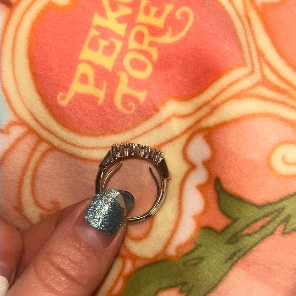 1972 Evening Classic Vintage Avon Silver Ring with Teal Accents gemstones - Picture 4 of 5